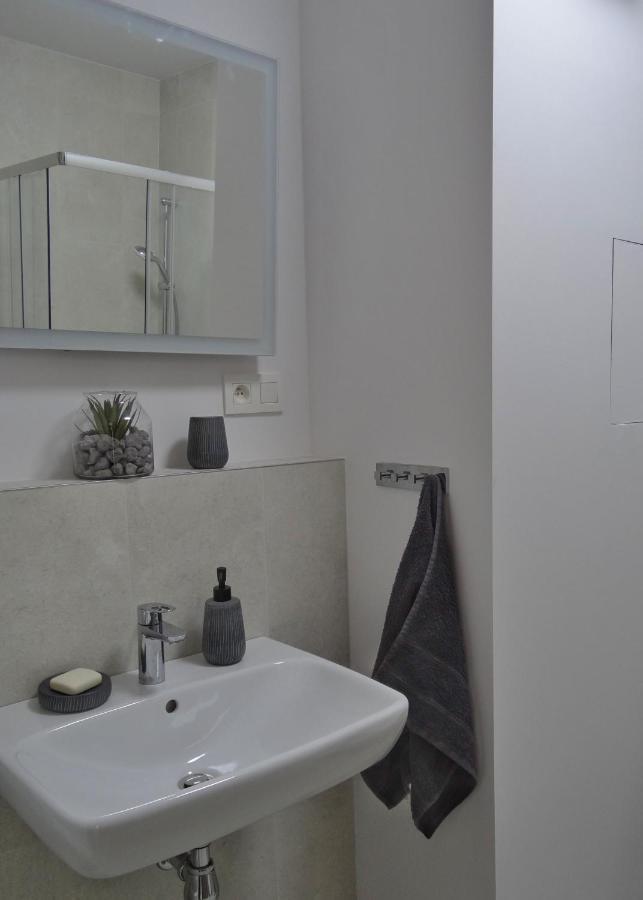 Top Urban Apartment - Free Parking, Green Energy, Modern Style Bratysława Zewnętrze zdjęcie